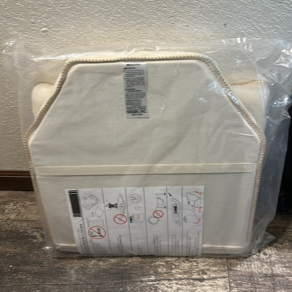 Nikkon Kenkopad seat. These sell for 200 + used. Brand new in the original bag! - Picture 2 of 3